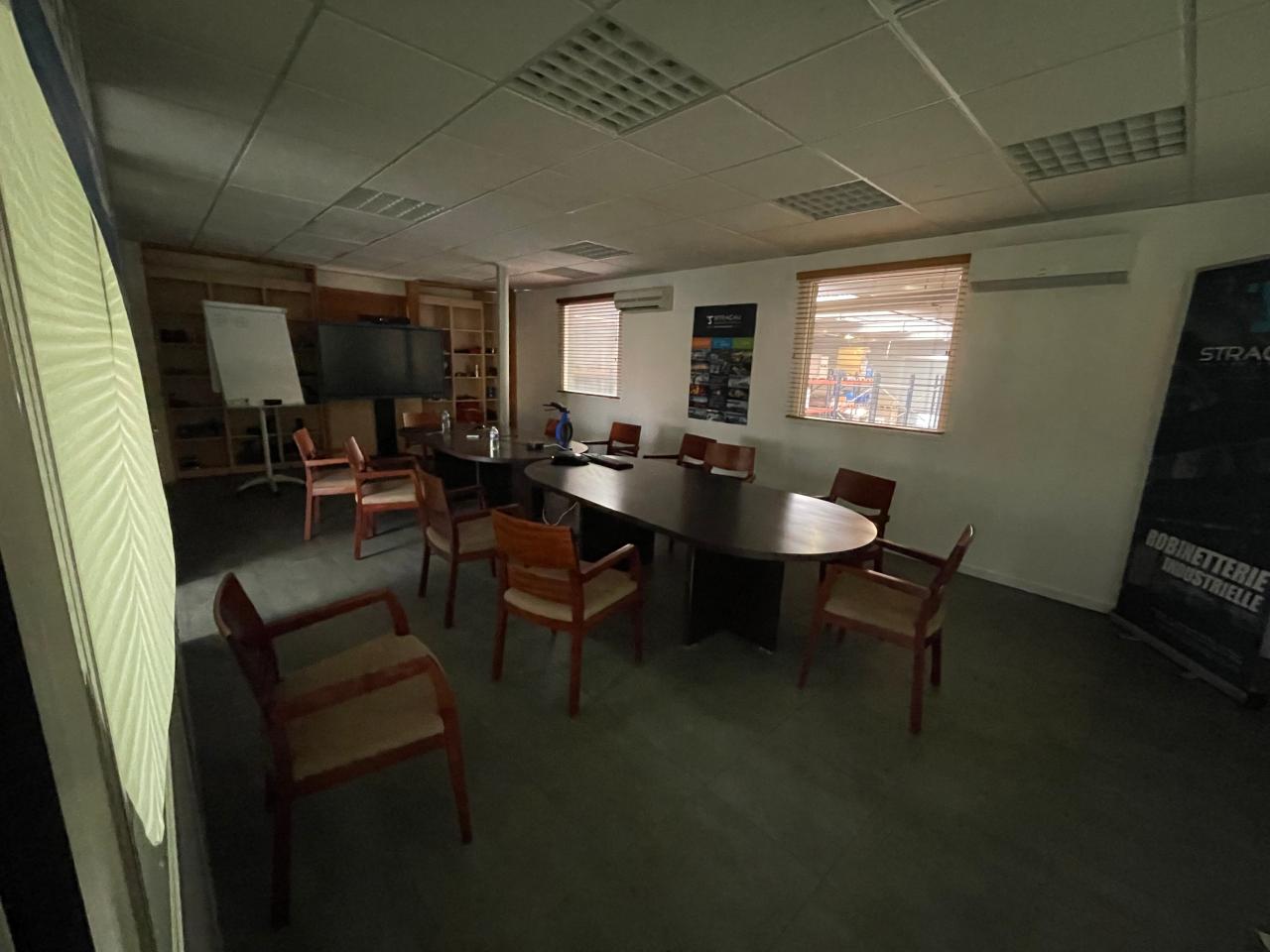 Local d'activité Genas 2000m² Location local d'activité Genas Rhône OLACT2529117 2